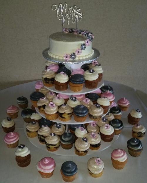 Papa's Cupcakes - Wedding Cake - Perkasie, PA - WeddingWire